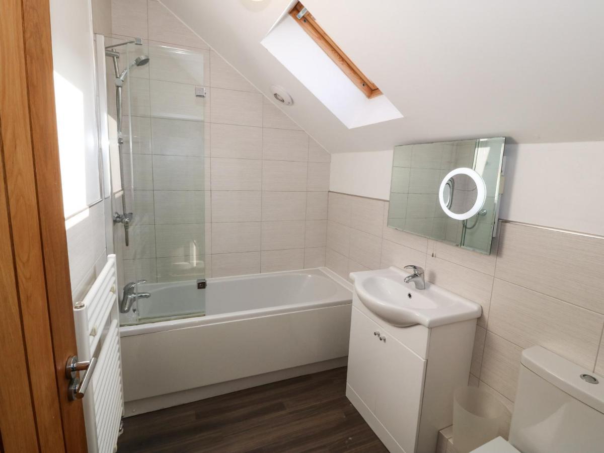Tan Bryn 2 Apartment Абърдарън Екстериор снимка